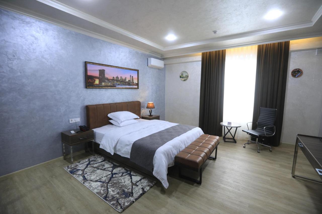Chlnor Hotel Andijan Exterior photo