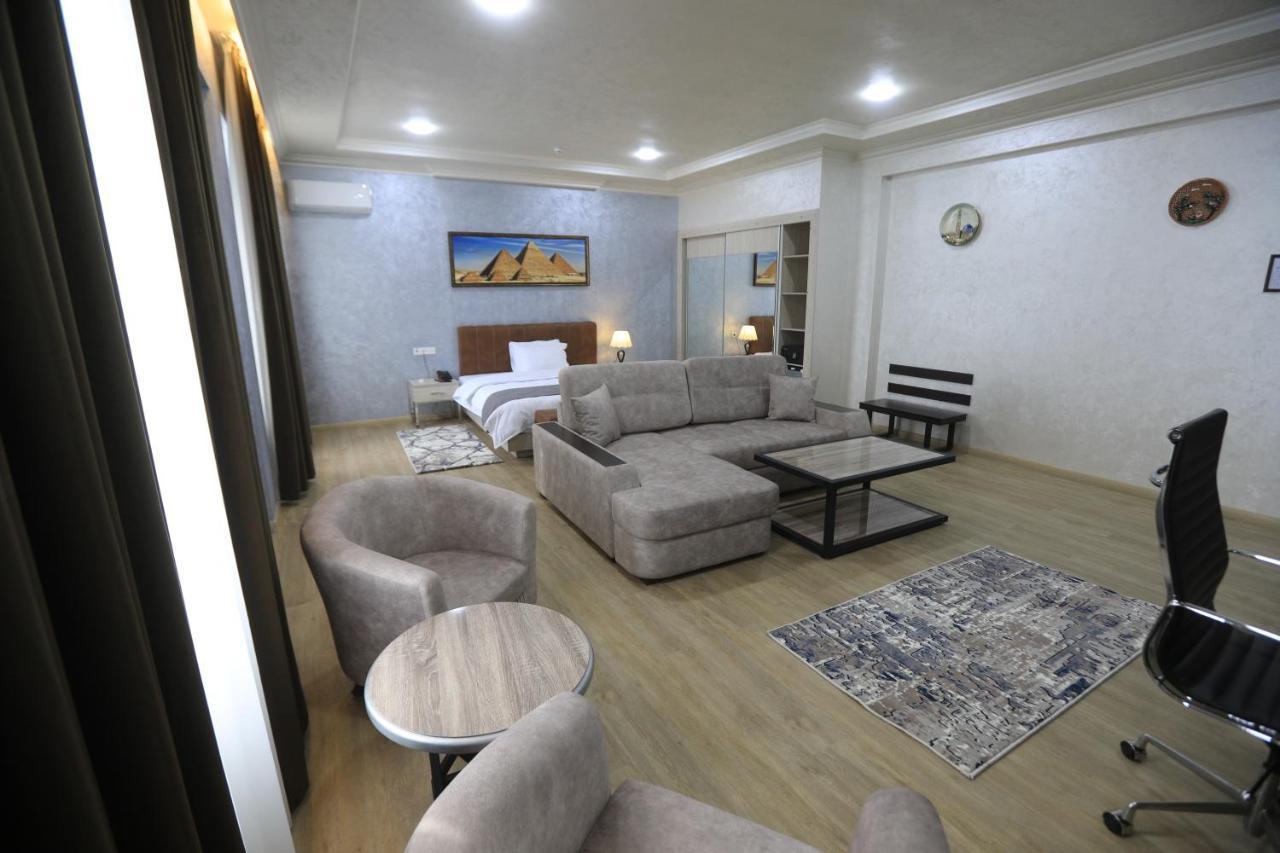 Chlnor Hotel Andijan Exterior photo