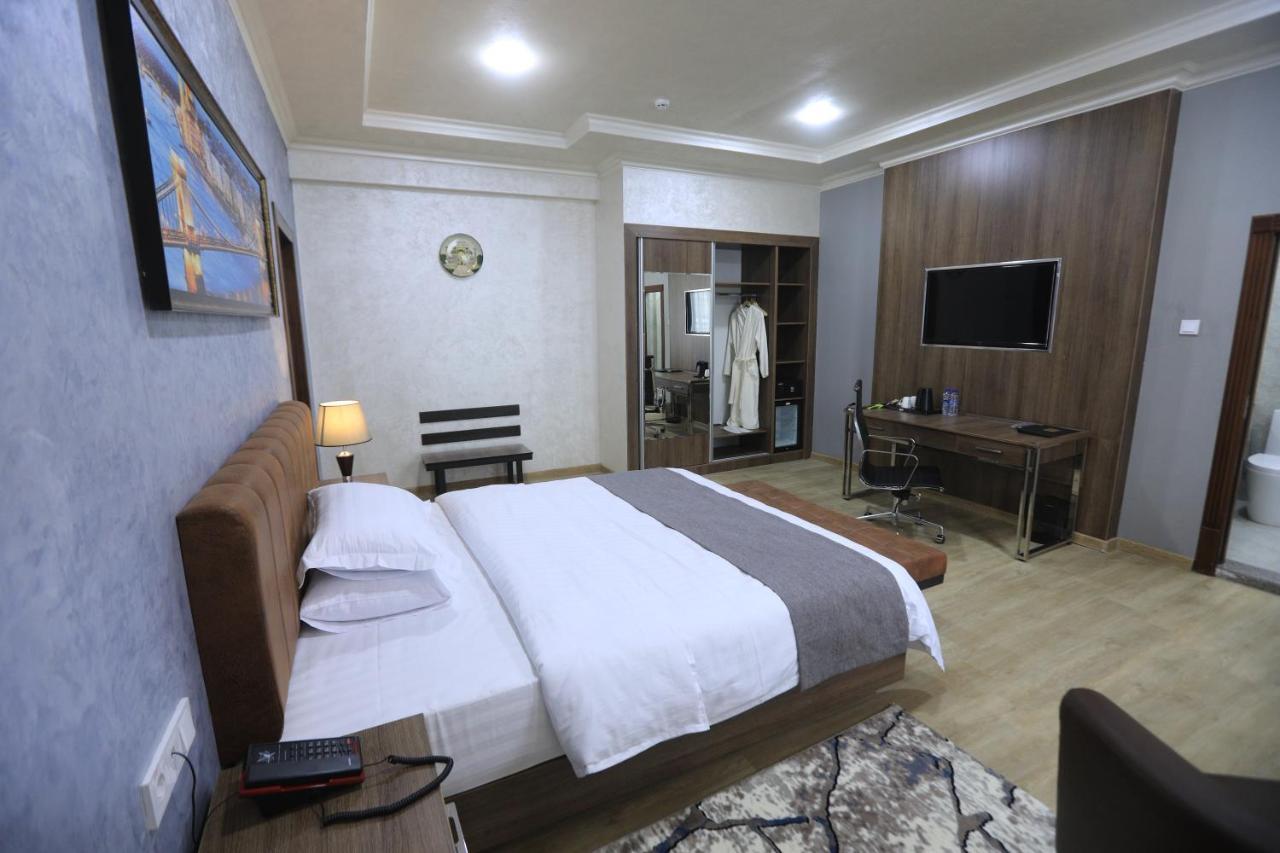Chlnor Hotel Andijan Exterior photo