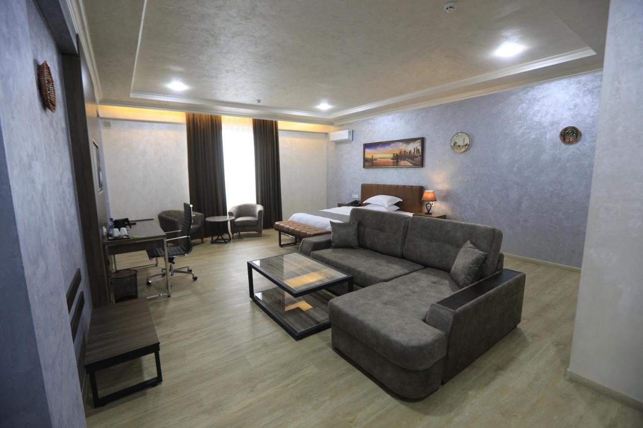 Chlnor Hotel Andijan Exterior photo