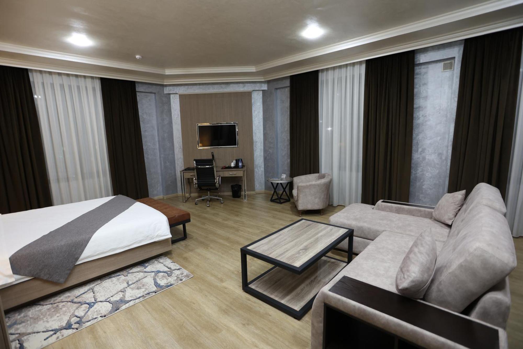 Chlnor Hotel Andijan Exterior photo