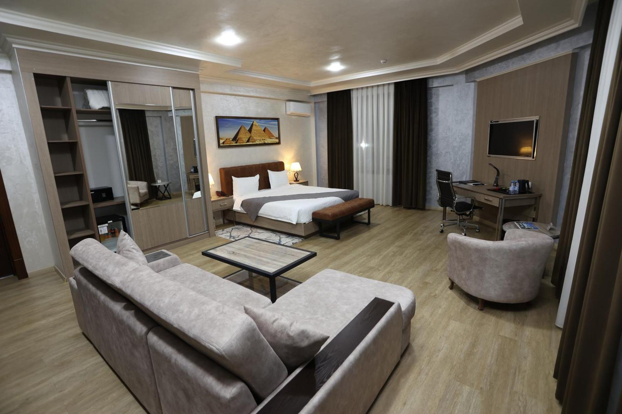 Chlnor Hotel Andijan Exterior photo