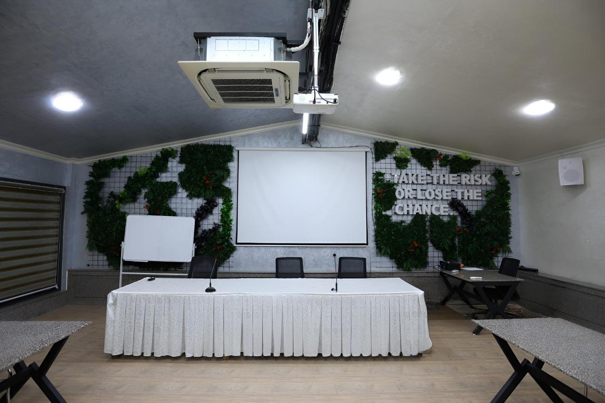 Chlnor Hotel Andijan Exterior photo